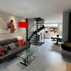 Holiday home Charming Townhouse With Garden In The Of, Paris