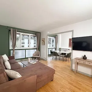 Apartment Welcoming Near Eiffel Tower, Paris