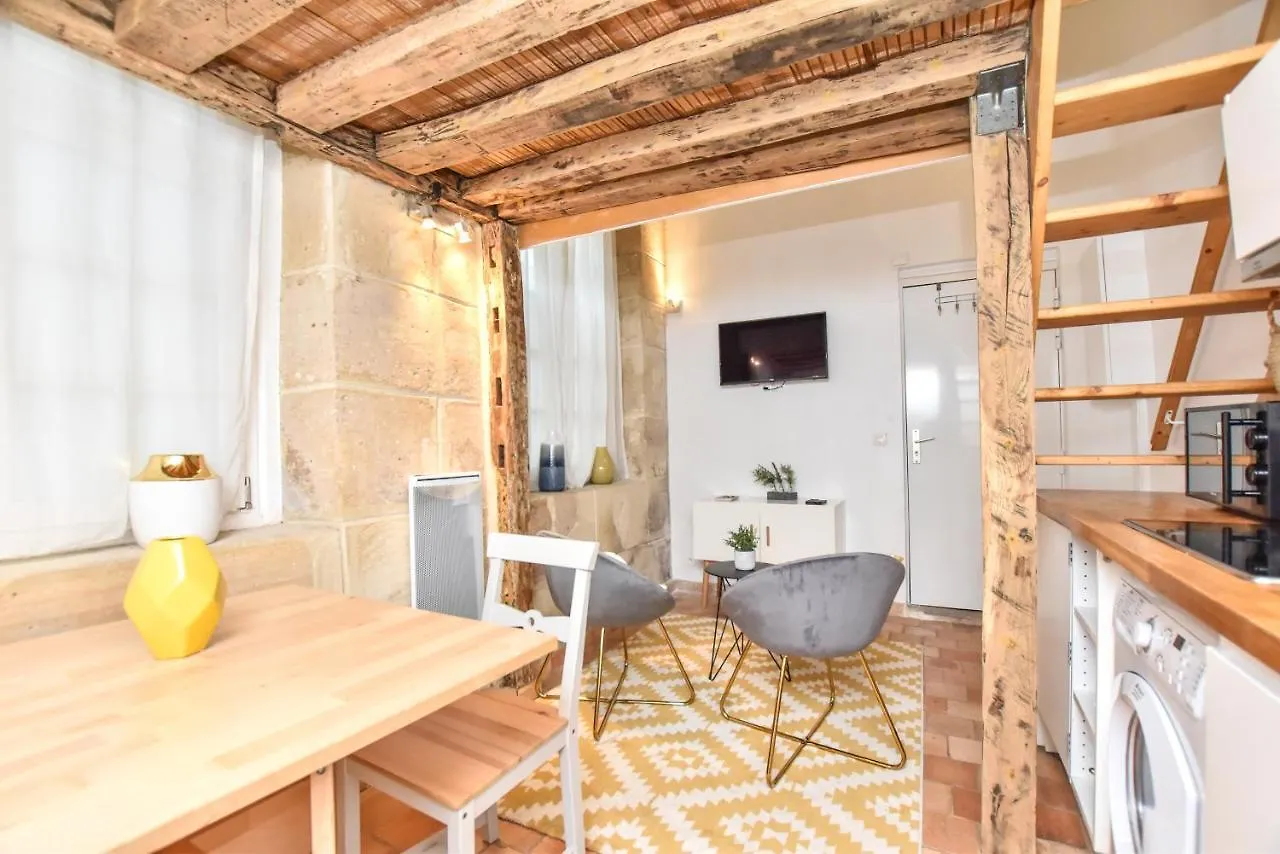 Appartement CMG Ile Saint Louis à Paris France